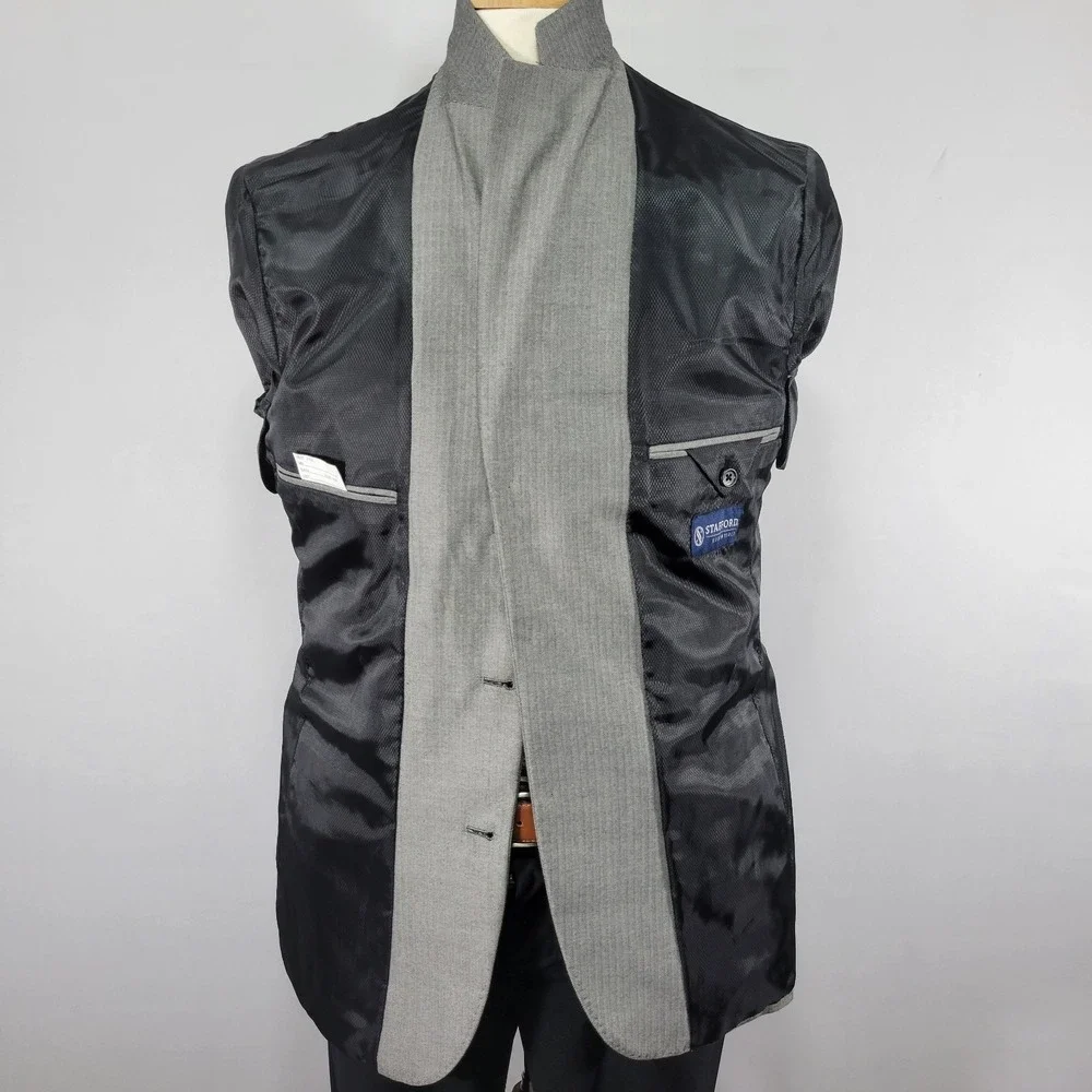 Stafford Essentials Men's Sport Coat Blazer Three Button Gray Herringbone 40R‎